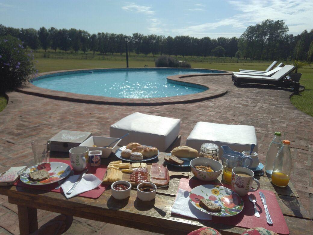 The Polo House Bed & Breakfast ปีลาร์ ภายนอก รูปภาพ